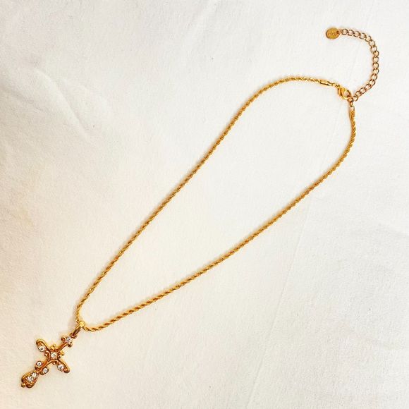 Claires Orante Clear Rhinestones Cross Pendant Chain Necklace Thin Spiral Links - Picture 3 of 12